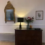 Διαμέρισμα Ulysse, Spacieux Au Centre Historique D'uzes En Rez-de-chaussee Avec Exterieur, Proche Parking Des Marroniers *