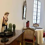 Διαμέρισμα Ulysse, Spacieux Au Centre Historique D'uzes En Rez-de-chaussee Avec Exterieur, Proche Parking Des Marroniers *