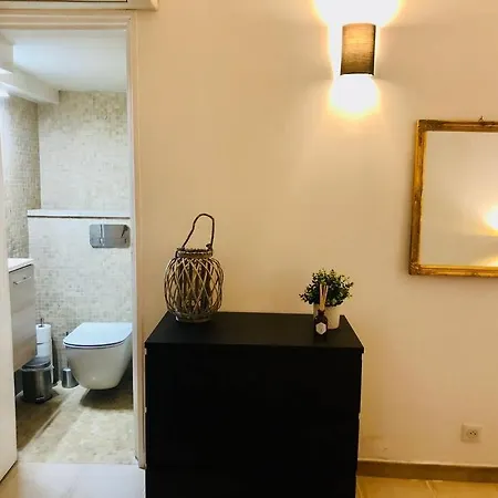 Apartment Ulysse, Spacieux Au Centre Historique D'uzes En Rez-de-chaussee Avec Exterieur, Proche Parking Des Marroniers Uzes