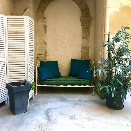 Appartement Ulysse, Spacieux Au Centre Historique D'uzès En Rez-de-chaussée Avec Extérieur, Proche Parking Des Marroniers