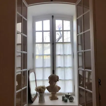 Appartement Ulysse, Spacieux Au Centre Historique D'uzès En Rez-de-chaussée Avec Extérieur, Proche Parking Des Marroniers