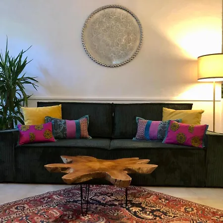 Appartement Ulysse, Spacieux Au Centre Historique D'uzès En Rez-de-chaussée Avec Extérieur, Proche Parking Des Marroniers *