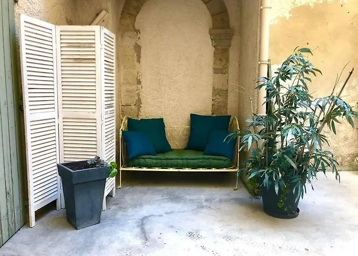 Appartement Ulysse, Spacieux Au Centre Historique D'uzes En Rez-de-chaussee Avec Exterieur, Proche Parking Des Marroniers