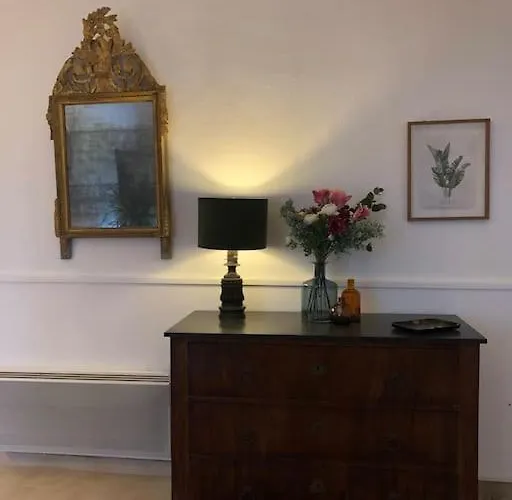 Appartement Ulysse, Spacieux Au Centre Historique D'uzes En Rez-de-chaussee Avec Exterieur, Proche Parking Des Marroniers *