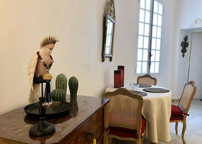 Appartement Ulysse, Spacieux Au Centre Historique D'uzes En Rez-de-chaussee Avec Exterieur, Proche Parking Des Marroniers *