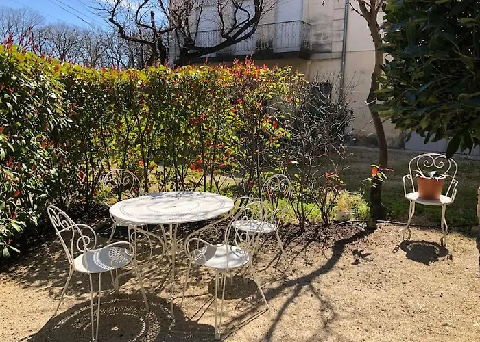 Ulysse, Spacieux Au Centre Historique D'uzes En Rez-de-chaussee Avec Exterieur, Proche Parking Des Marroniers *